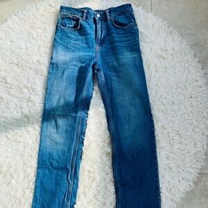 ZARA Straight Leg Jeans Size 6 Distressed Raw Hem Cropped Medium Wash